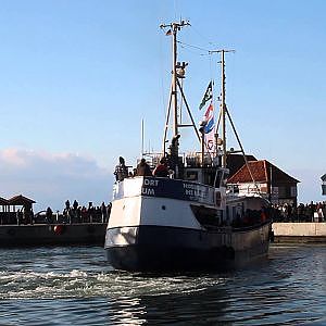 DorschTage Laboe 2013_4; MS Blauort läuft nach Dorsch-Fang im Hafen Laboe ein