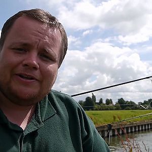 Barbel and Carp fishing on a new stretch of the river Thames ( Video 40 )