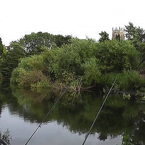 Barbel Fishing on the River Swale 6 - Trying the zoom