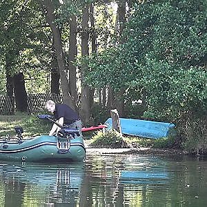 Schlauchboot Poker 380, Bugmotor Terrova, Fischfinder Humminbird