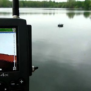 Lowrance X4 und Elite 4X Farbecholot wireless im Carplounge RT4 Baitboat mit Graupner MX12