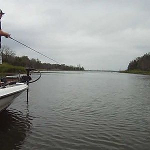 How to Catch Bass in the Fall - Crankbait Spinnerbait and Topwater Fall Bass Fishing Tips