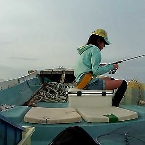 釣りガール vs 和歌山シイラ A Japanese girl who enjoys fishing on Sunday.