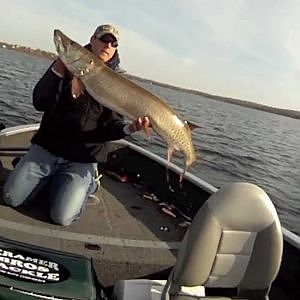 Boatside Strikes! Muskie / Musky - Kramer Bros Tackle: Windowmaker Bucktail