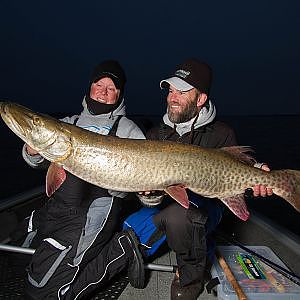 Giant Musky Hunt November Fishing