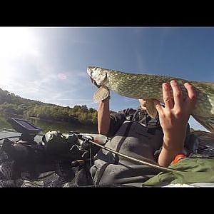 Pêche du sandre, brochet et perches en float-tube n°16 partie 1/2 (lac de filheit) | GoPro