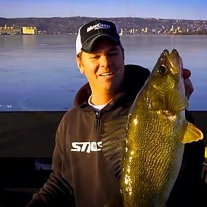 Walleyes Under Glass - In-Depth Outdoors TV - Season 6, Episode 5