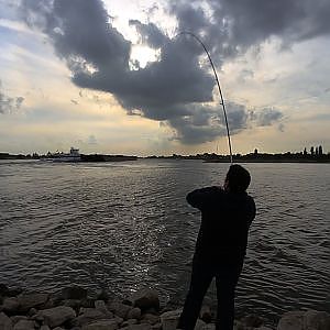 Fishing Duell 4 - Big L vs Johnny / Herausforderer angeln Zander,Barsch & Hecht / Kunstköder Gummif