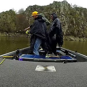 Pêche du silure (technique du clonk) -- Beau combat (1.73m) -- GoPro Hero3+ -- HD --