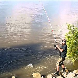 Mississippi River Catfish Fishing in the morning