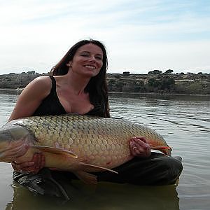 LUCKY GIRL FISH A BIG CARP OVER 60 LBS PART TWO  - HD by YURI GRISENDI