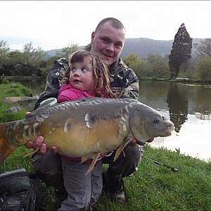 CARP FISHING OFF THE SURFACE WITH FLOATING BREAD