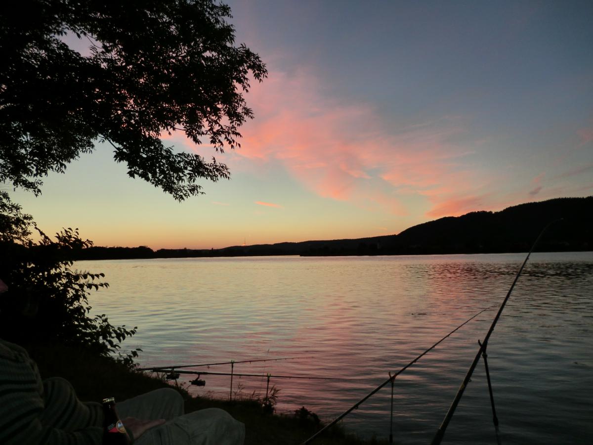 schöner Sonnenuntergang an der Donau