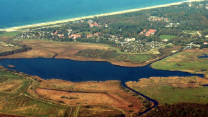 Austritt des Moorgraben bei Rostock aus dem Radelsee - Bild von Ralf Gossel