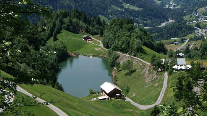 Seewaldsee - Bild von Böhringer Friedrich, CC BY-SA 2.5, via Wikimedia Commons, bearbeitet von fisch-hitparade.de