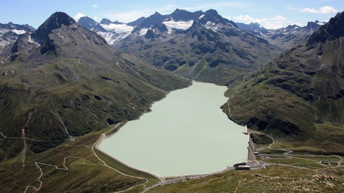 Silvretta Stausee - Bild von Vince51, CC BY 3.0, via Wikimedia Commons, bearbeitet von fisch-hitparade.de