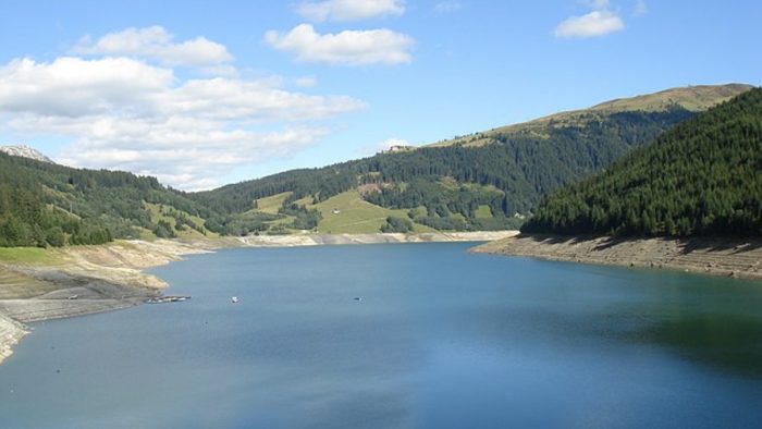 Durlassboden Stausee - Bild von Hänsel und Gretel, CC BY-SA 3.0, via Wikimedia Commons