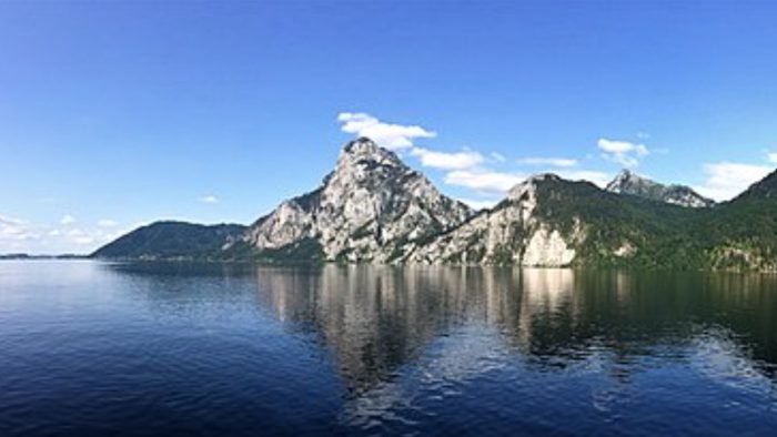 Traunsee - Bild von Seanavigatorsson Olaf Arndt, CC BY-SA 4.0, via Wikimedia Commons