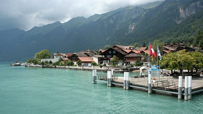 Brienzersee – Bild von Deborah Cordwell, CC BY 3.0, via Wikimedia Commons