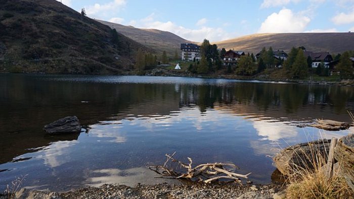 Falkertsee – Bild von Naturpuur, CC BY 4.0, via Wikimedia Commons