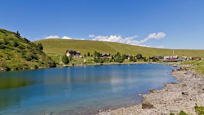 Falkertsee – Bild von emax, CC BY 3.0, via Wikimedia Commons