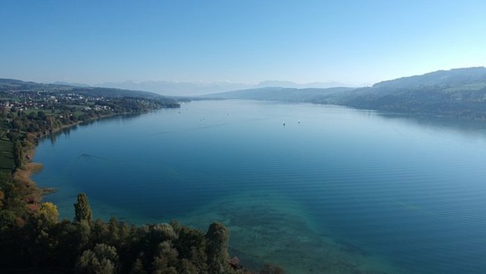 Hallwilersee – Bild von Alexey M., CC BY-SA 4.0, via Wikimedia Commons