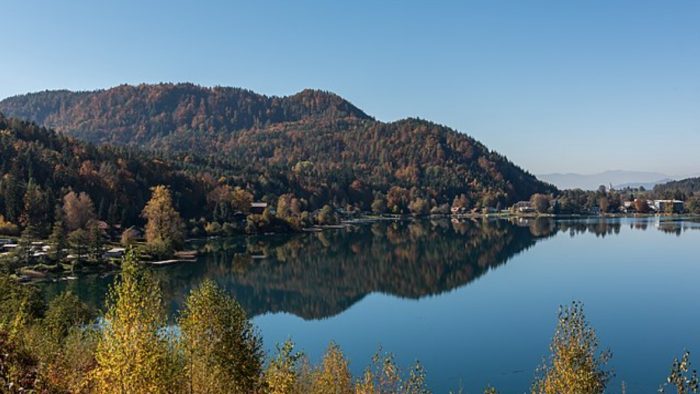 Klopeinersee – Bild von Johann Jaritz, CC BY-SA 4.0, via Wikimedia Commons