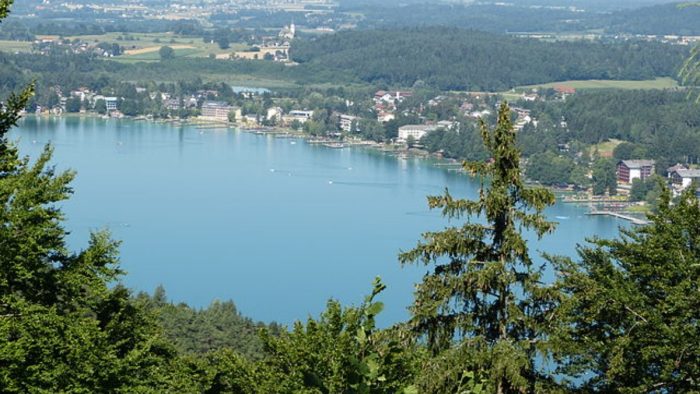 Klopeinersee – Bild von Muns, CC BY-SA 3.0, via Wikimedia Commons