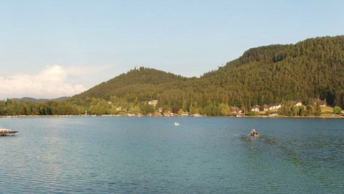 Klopeinersee – Bild von User:Otberg, CC BY-SA 3.0, via Wikimedia Commons,