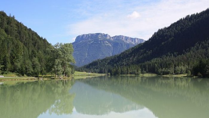 Pillersee – Bild von Lutz Fischer-Lamprecht, CC BY 3.0, via Wikimedia Commons, bearbeitet von fisch-hitparade.de