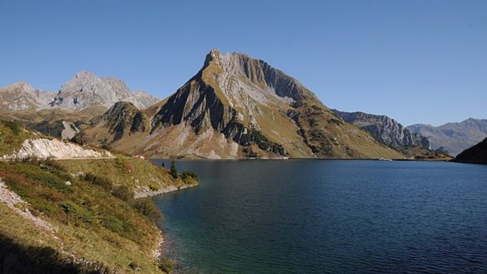 Spullersee – Bild von böhringer friedrich, CC BY-SA 2.5, via Wikimedia Commons, bearbeitet von fisch-hitparade.de