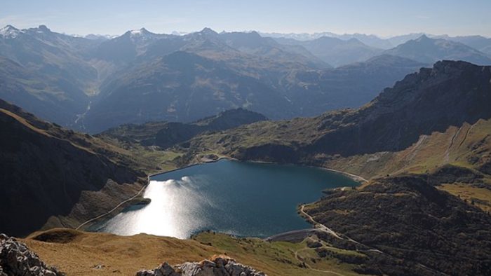 Spullersee – Bild von böhringer friedrich, CC BY-SA 2.5, via Wikimedia Commons, bearbeitet von fisch-hitparade.de