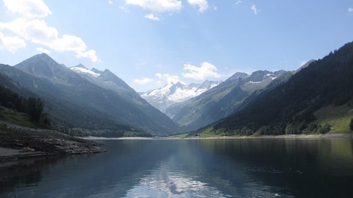 Stausee Durlassboden – Bild von Isidor von Sevilla, CC BY-SA 4.0, via Wikimedia Commons, bearbeitet von fisch-hitparade.de