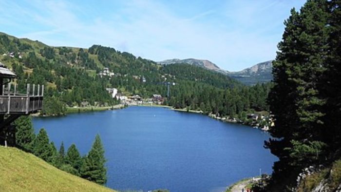 Turracher See – Bild von Naturpuur, CC BY 4.0, via Wikimedia Commons