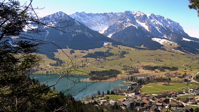 Walchsee – Bild von Heuberg27, CC BY-SA 4.0, via Wikimedia Commons