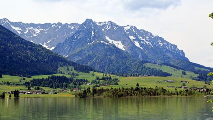 Walchsee – Bild von Falk2, CC BY-SA 4.0, via Wikimedia Commons