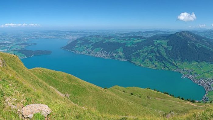 Zugersee – Bild von Daniel Kraft, CC BY-SA 3.0, via Wikimedia Commons