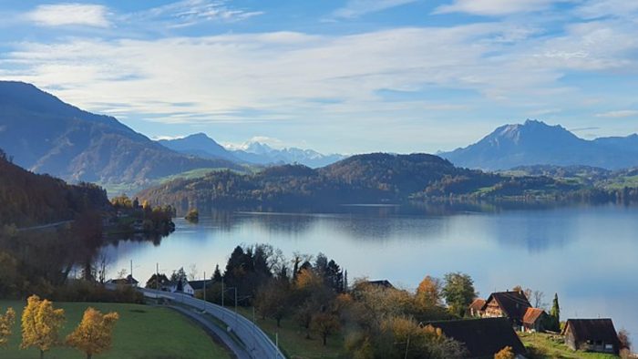 Zugersee – Bild von Cettila, CC BY-SA 4.0, via Wikimedia Commons