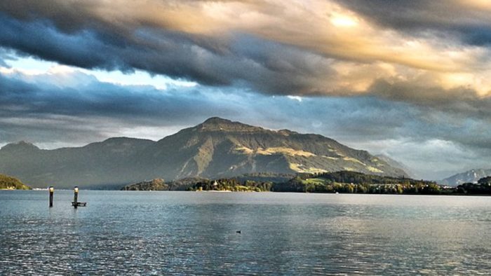 Zugersee – Bild von Marcin Piotrowski, CC BY-SA 4.0, via Wikimedia Commons